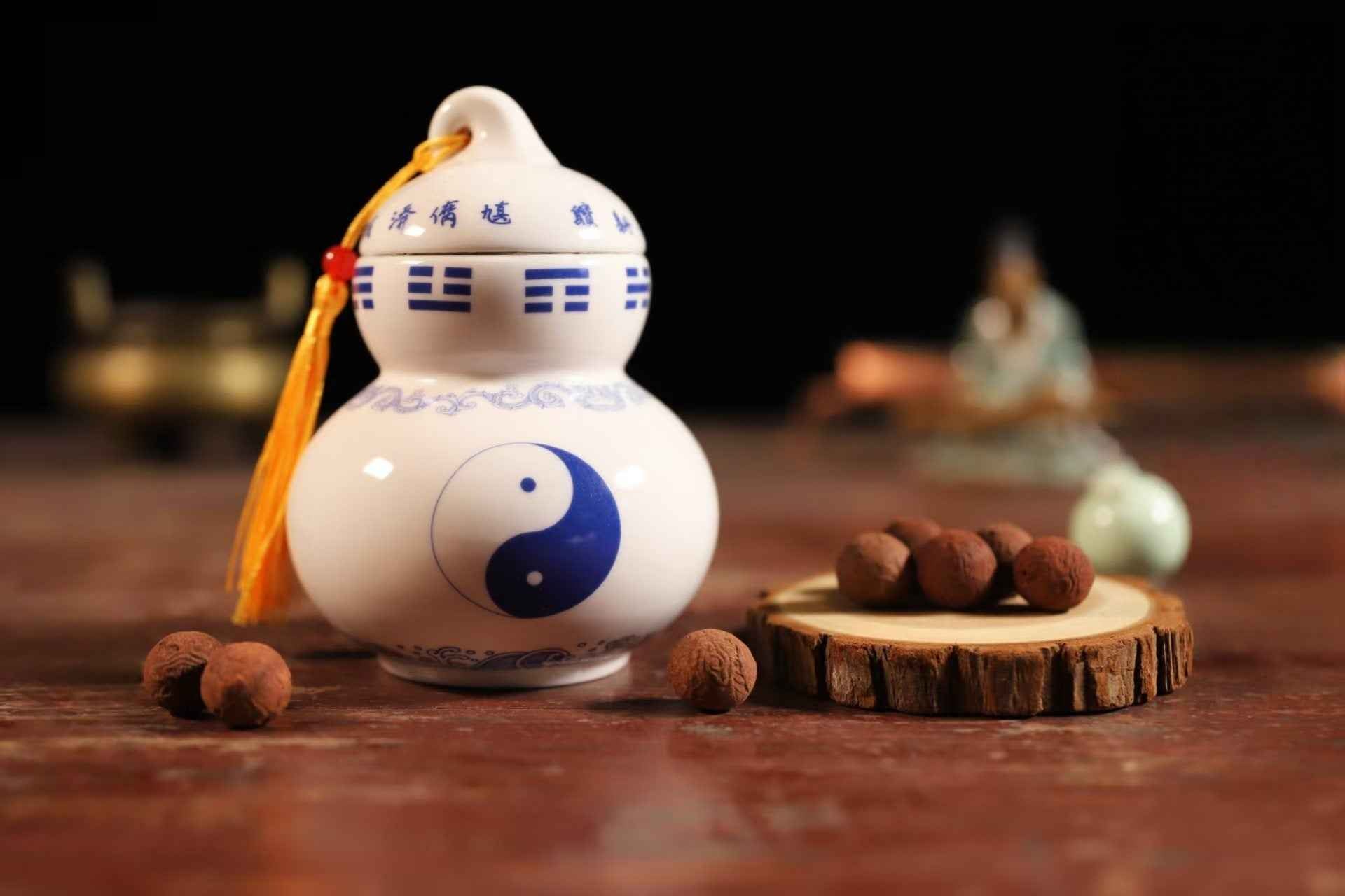 Taoist Golden Sword Pills (金剑丹) – Spiritual Energy Purification & Protection Set with Tai Chi Gourd Bottle